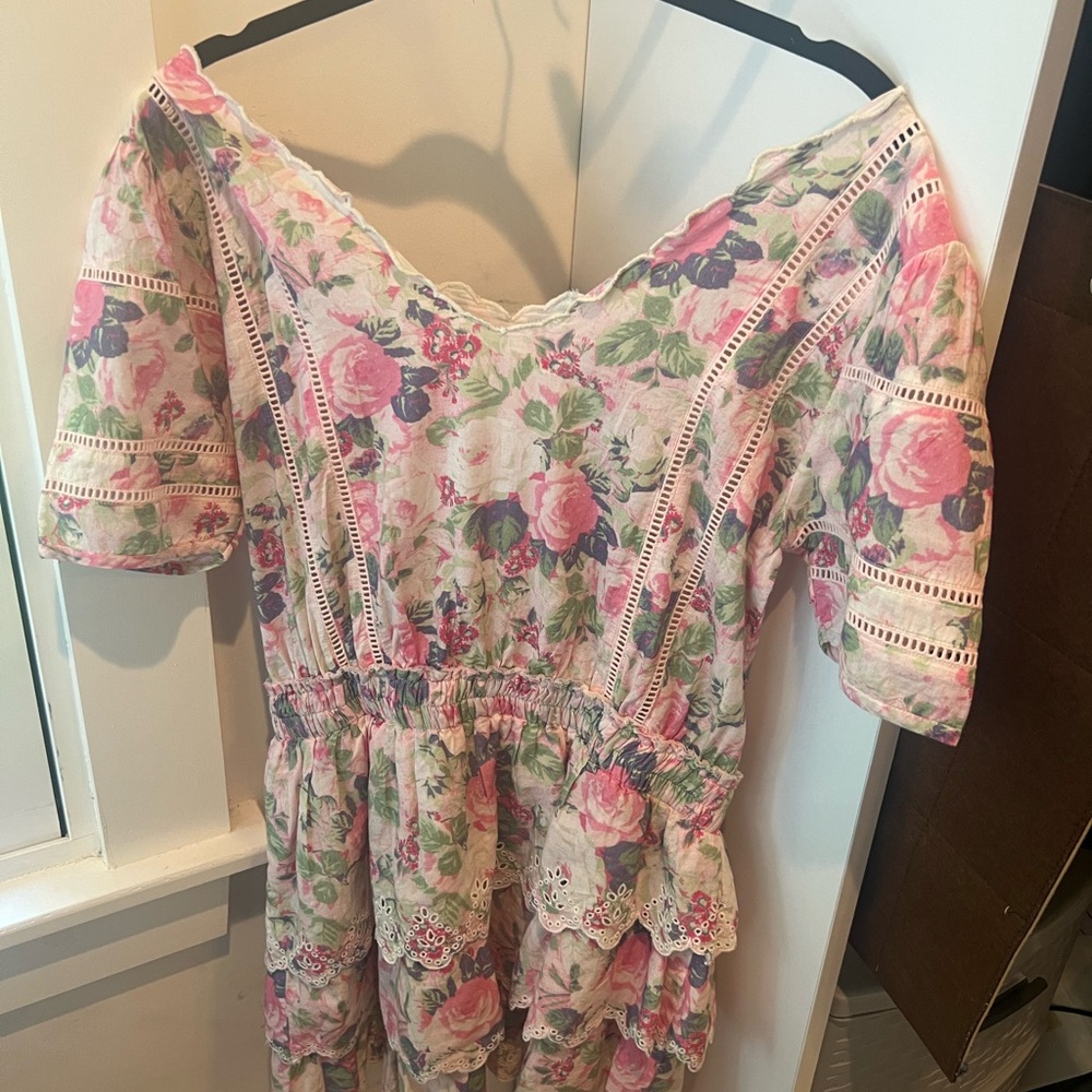 Love Shack Fancy Mavis Dress
Veiled Kiss Floral Print